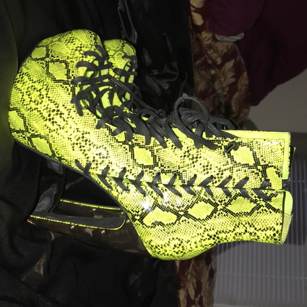 Neon Heels - Picture 2 of 3